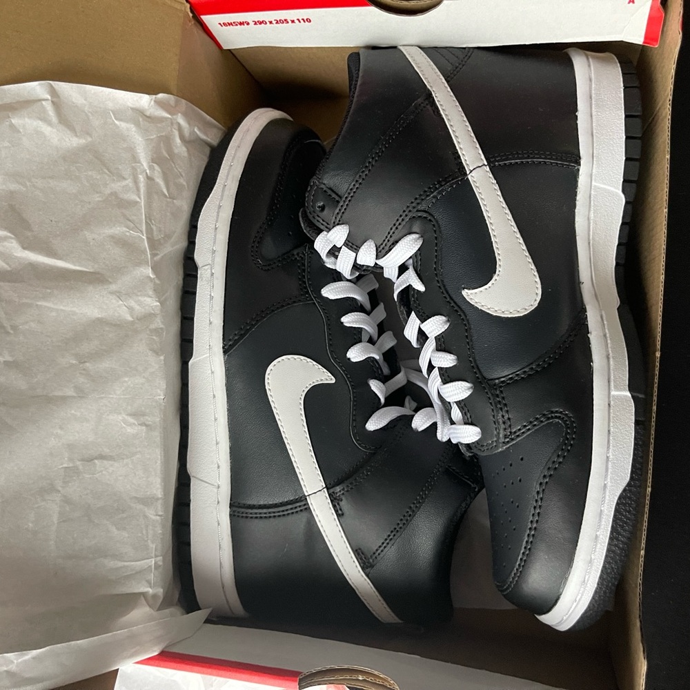 Nike hightop black pandas 6Y